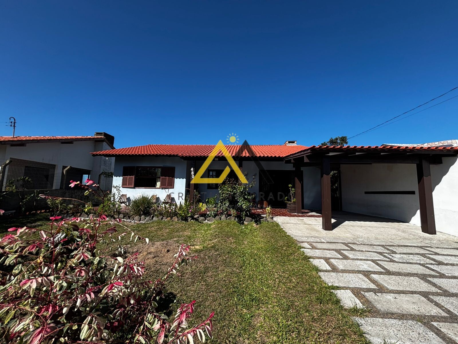 Casa charmosa com conforto, espaço e qualidade de vida a poucos minutos do mar no bairro Turimar