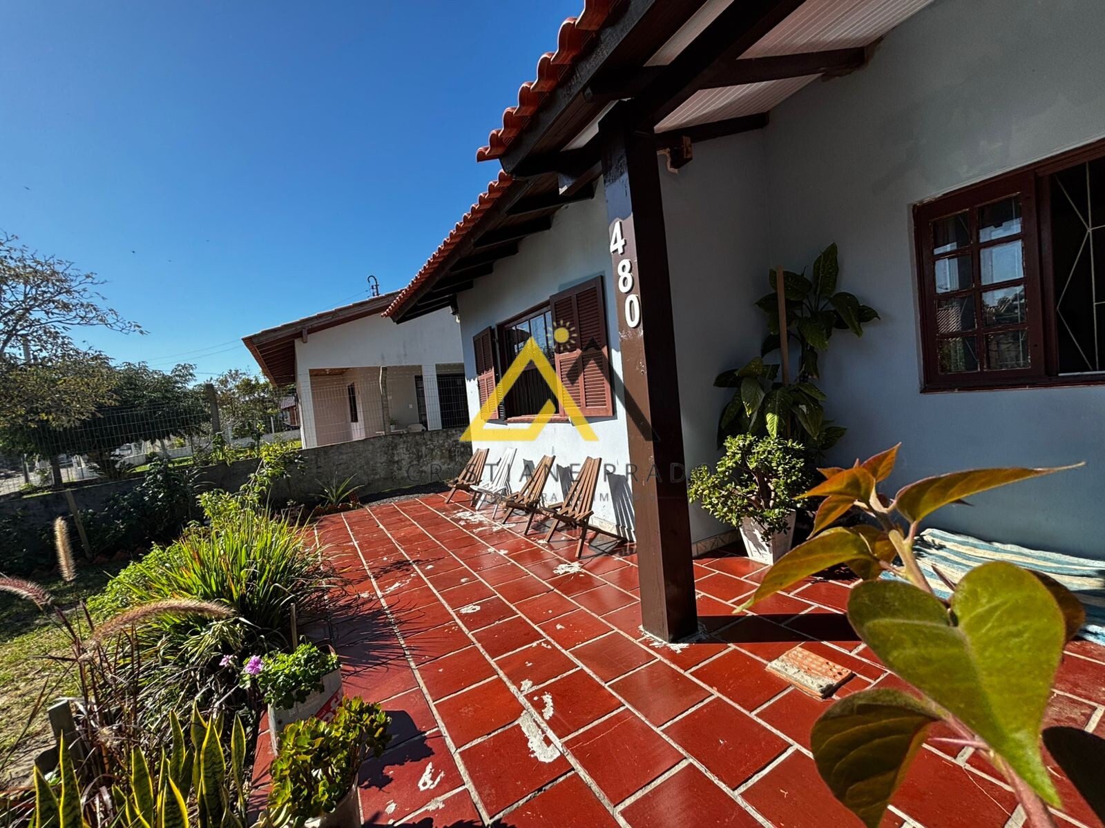 Casa charmosa com conforto, espaço e qualidade de vida a poucos minutos do mar no bairro Turimar