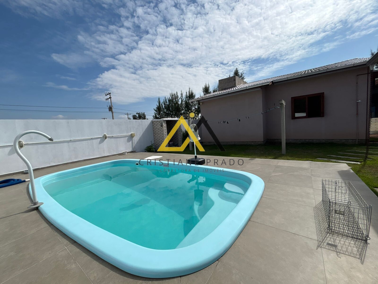 Casa à Venda em Balneário Gaivota — Lazer Completo no Village Dunas